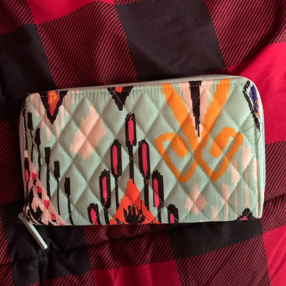 Vera Bradley zip around wallet